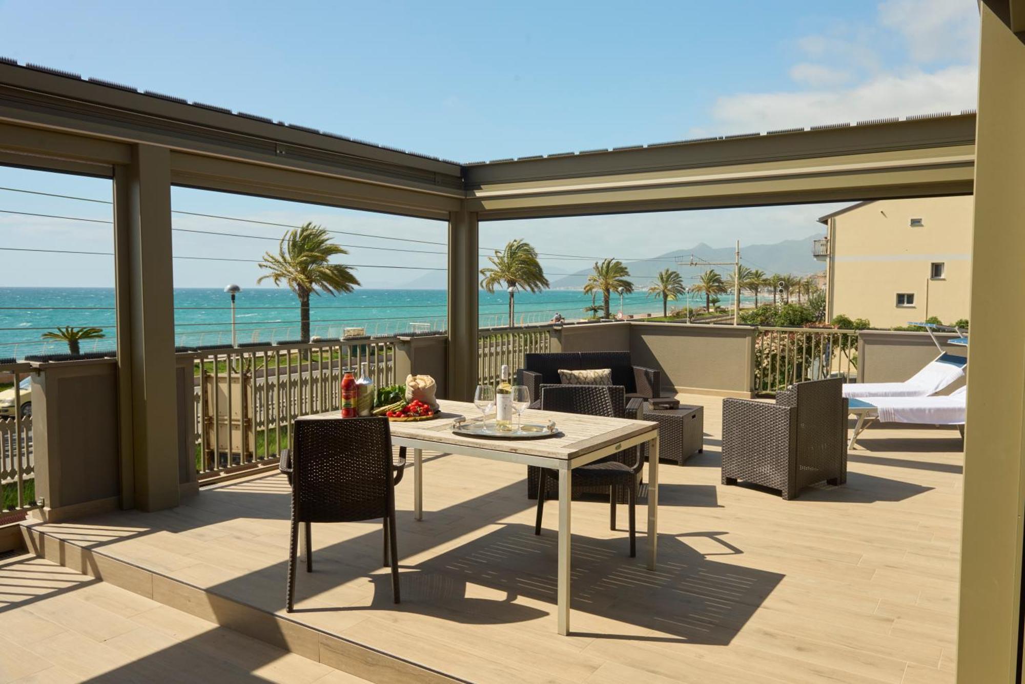 Terrazza Sul Mare A Pietra Ligure Lejlighed Eksteriør billede
